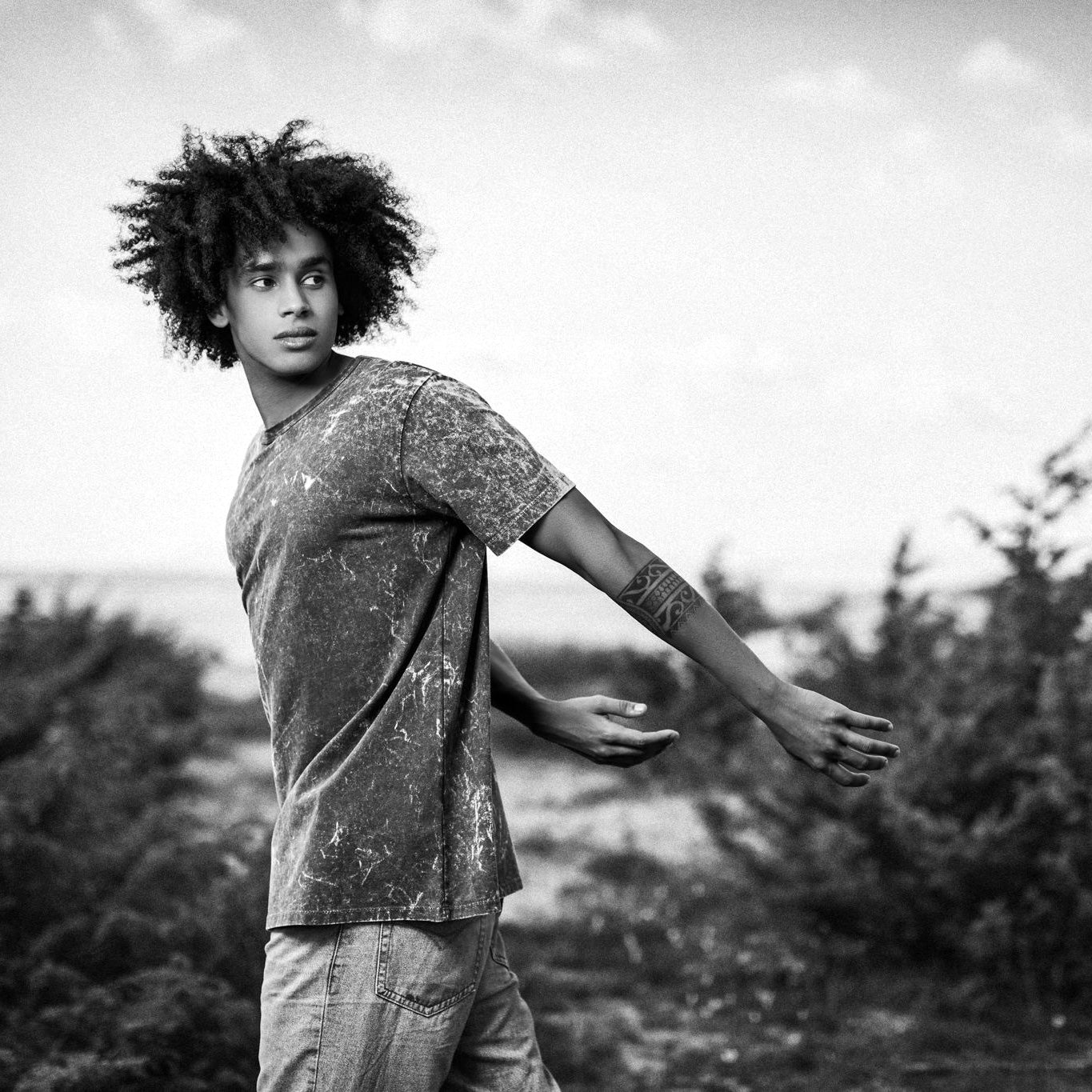 Premium T-Shirts Without Logos: Why Smart Men Are Making the Switch